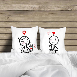 Парні декоративні подушки з принтом "Хлопець і дівчина - мобільний зв'язок" - Інтернет-магазин спільних покупок ToGether