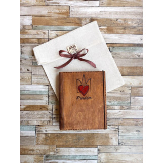 Блокнот з дерев`яною обкладинкою "Червоне серце. Freedom" - Інтернет-магазин спільних покупок ToGether