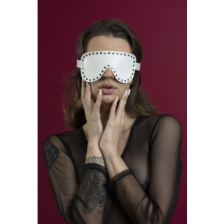 Маска на очі з заклепками Feral Feelings - Blindfold Mask, натуральна шкіра, біла - Інтернет-магазин спільних покупок ToGether