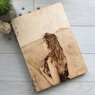 Альбом у дерев'яній обкладинці з гравіюванням портрета на замовлення - Інтернет-магазин спільних покупок ToGether