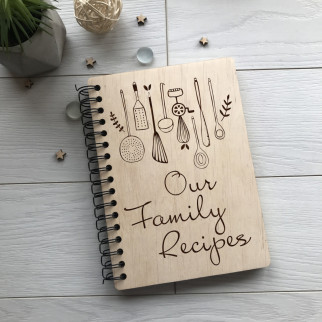 Дерев'яна кулінарна книга на спіралі «Our Family Recipes» - Інтернет-магазин спільних покупок ToGether