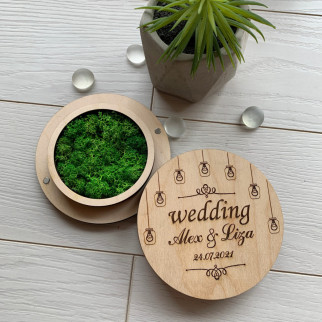 Дерев'яна весільна коробочка для обручок з мохом і гравіюванням - Інтернет-магазин спільних покупок ToGether